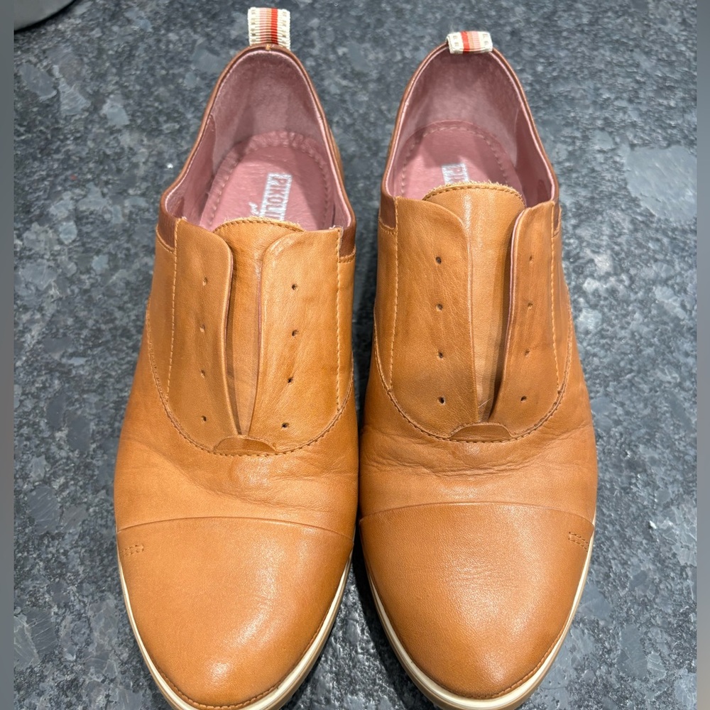 Pikolinos leather slip on size 39